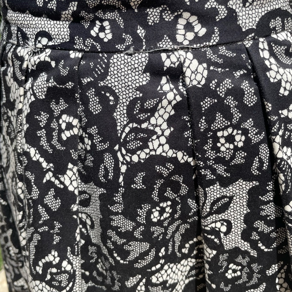 White House Black Market, lined, Black & White, Skirt, Size 00 - Picture 3 of 5